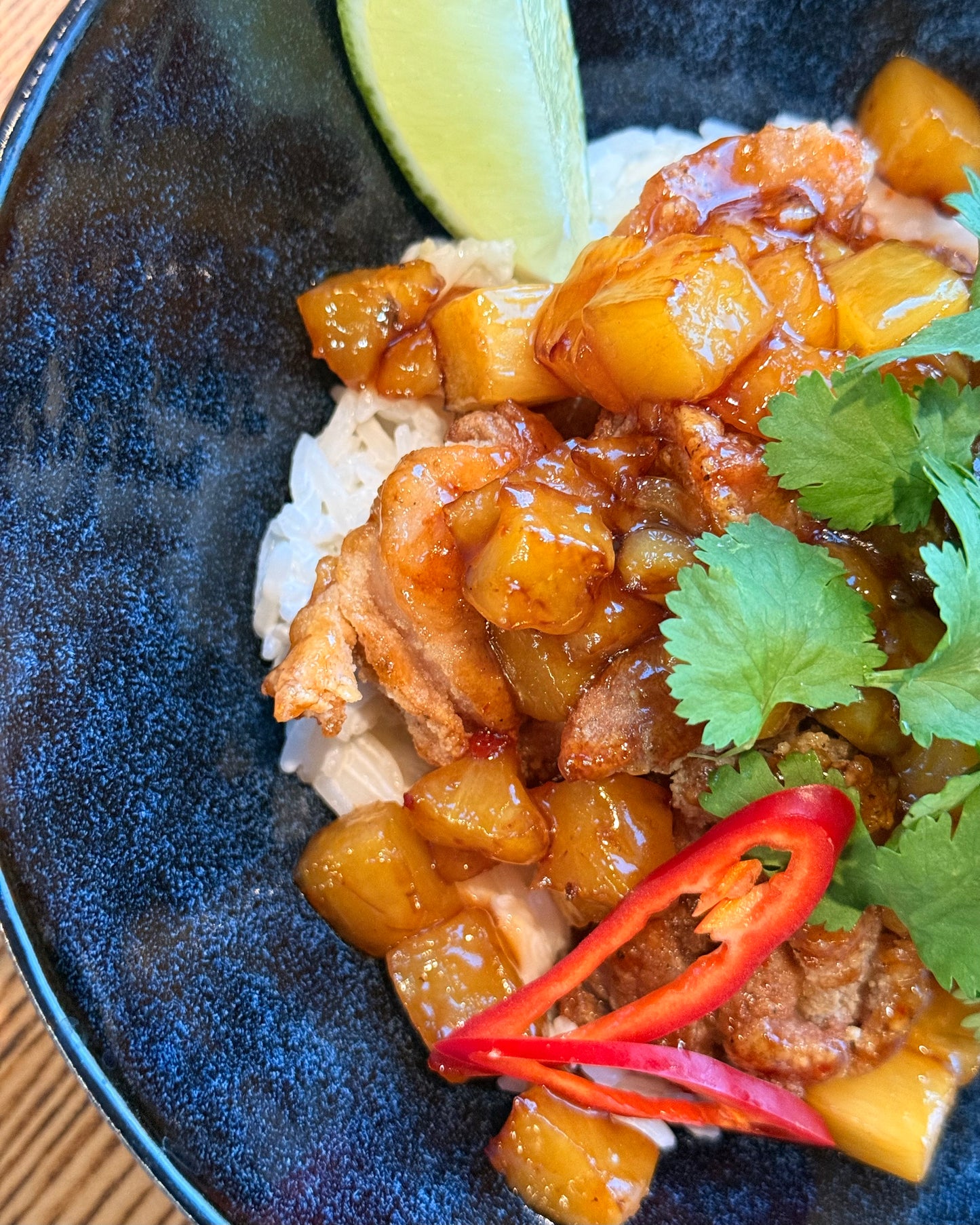 Кокосовий рис з куркою та ананасом по-азійські