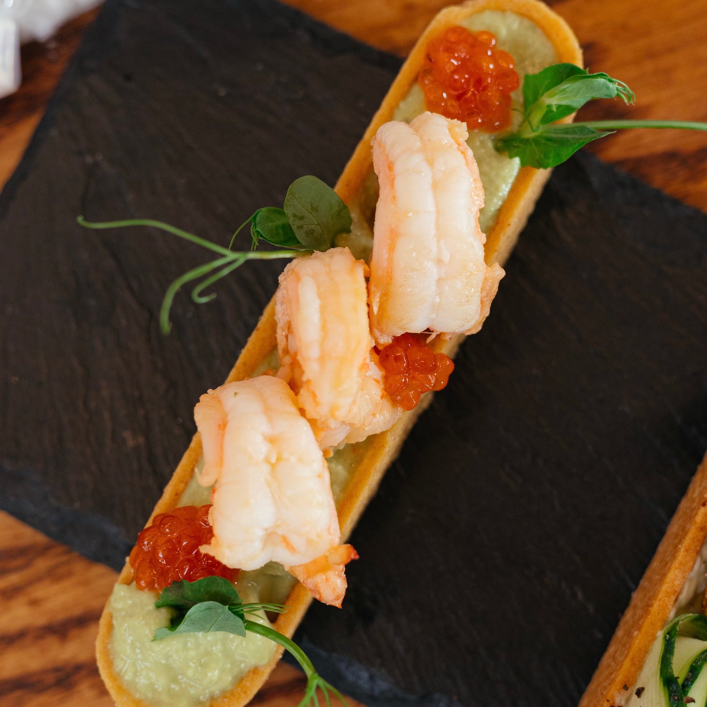 Тарт з креветкою та авокадо