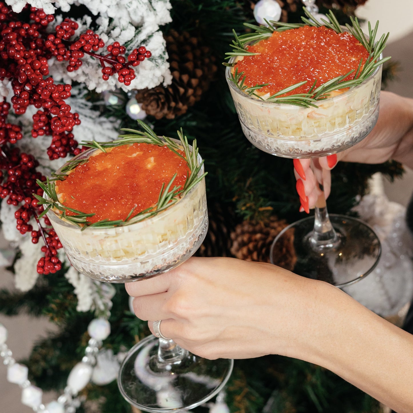 Салат «Море з куркою» з креветками та червоною ікрою