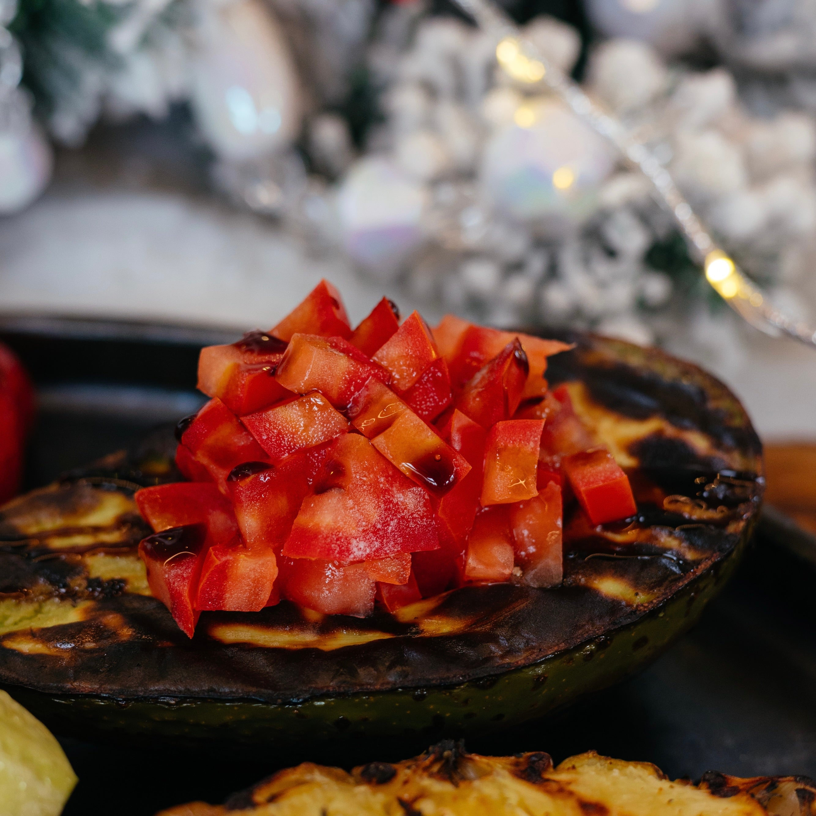 Авокадо з томатною сальсою