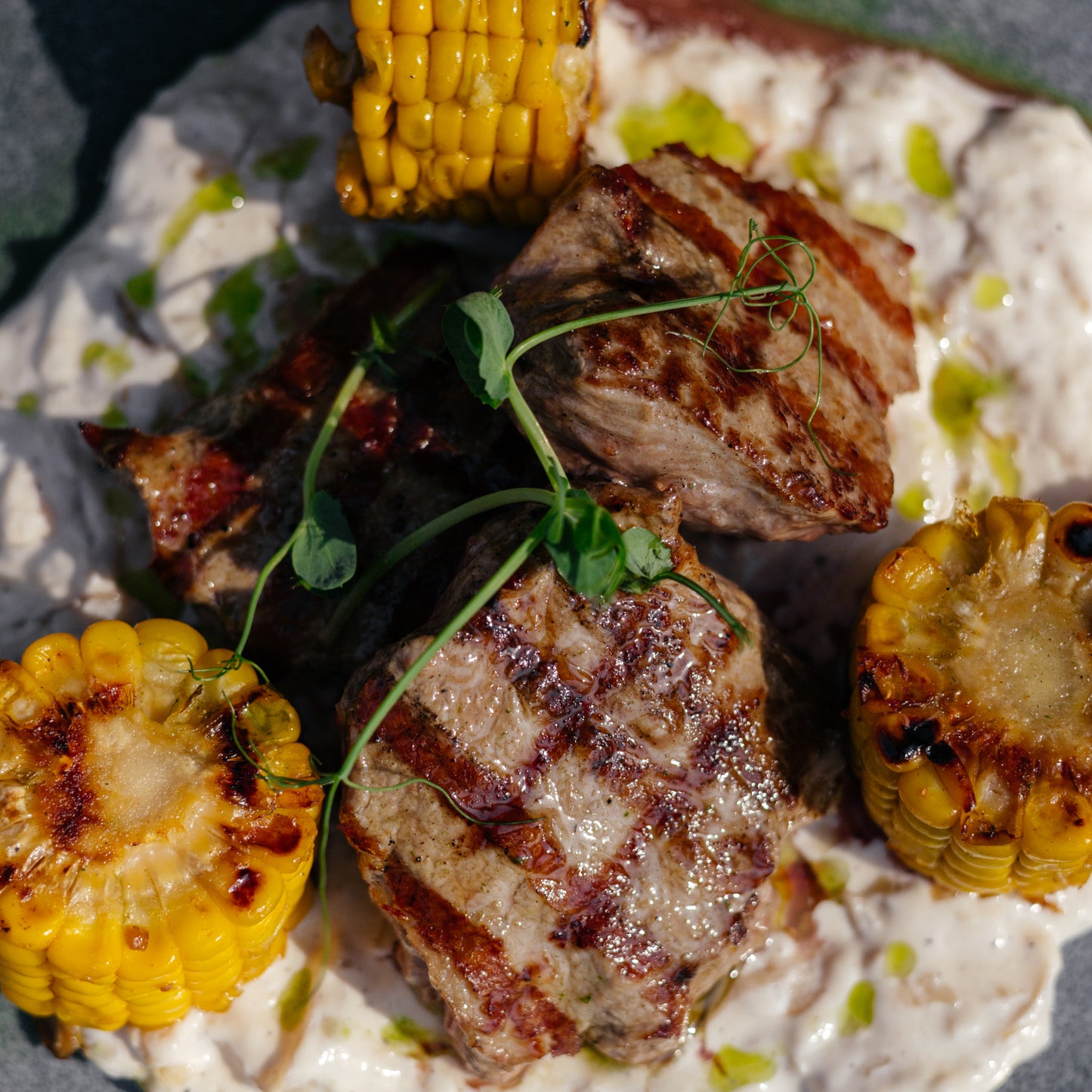 Медальони з телятини з вершкового-грибним соусом